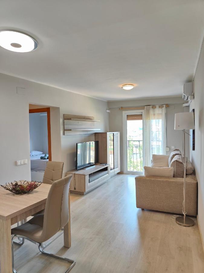 Family Apartment Besos Сант Адриа де Бесос Екстериор снимка